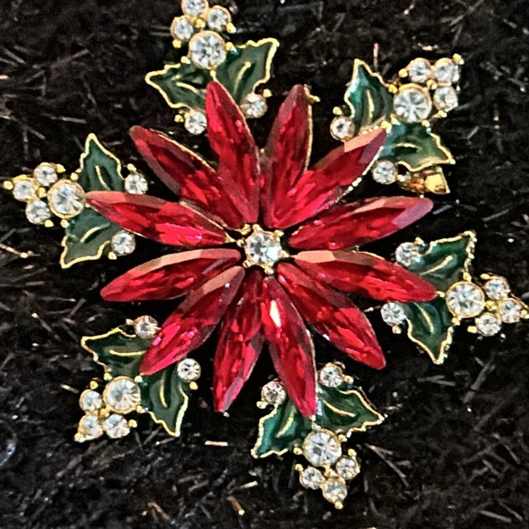 CHRISTMAS 🎄 MISTLETOE BROOCH RED , GREEN AND SILVER SET IN GOLD - Picture 3 of 5